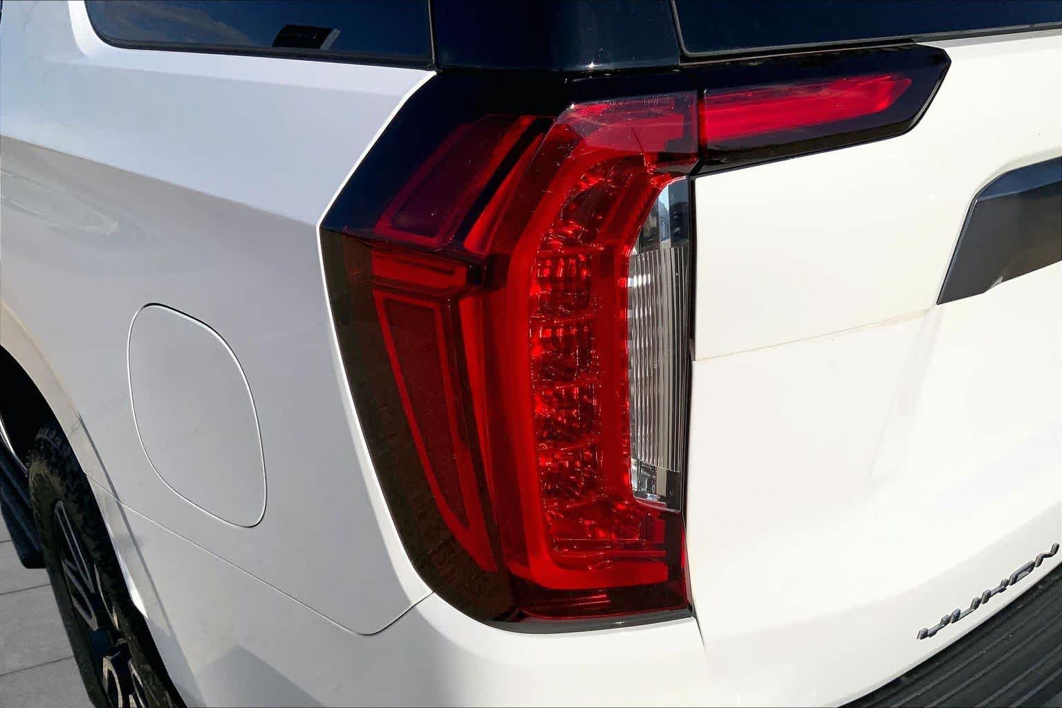 Used 2024 GMC Yukon AT4 w/ Technology Package AWD/4WD image 28