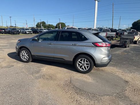 Used 2024 Ford Edge SEL image 9