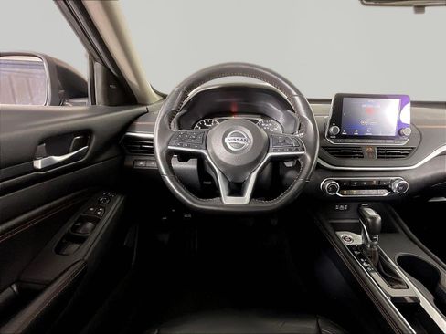 Used 2022 Nissan Altima 2.5 SR w/ Midnight Edition Package FWD image 8