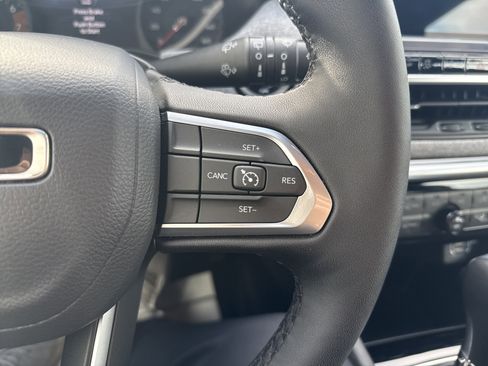 Used 2024 Jeep Compass Latitude w/ Convenience Group image 19