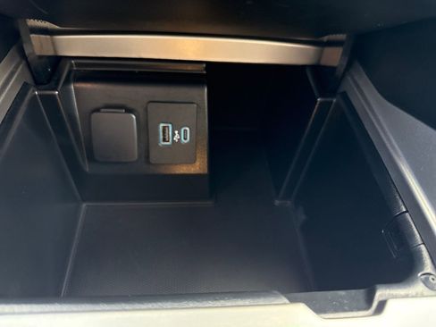 Used 2020 Ford Explorer XLT w/ Equipment Group 202A image 28