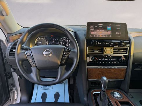 Used 2024 Nissan Armada SL w/ Captain's Chairs Package image 10