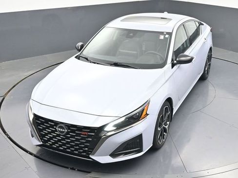 Used 2023 Nissan Altima 2.5 SR w/ SR Premium Package FWD image 41