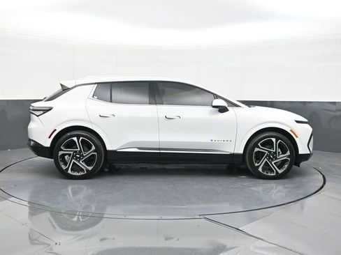 New 2026 Chevrolet Equinox EV LT image 16