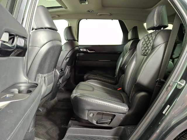 Used 2022 Hyundai Palisade Limited w/ Winter Package AWD/4WD image 13