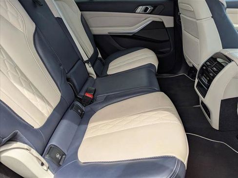 Used 2022 BMW X7 M50i AWD/4WD image 19