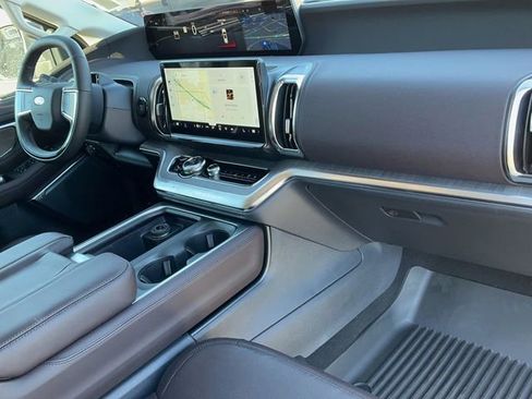 New 2025 Ford Expedition Platinum w/ Platinum Ultimate Package AWD/4WD image 27