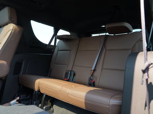 Used 2022 Chevrolet Suburban High Country AWD/4WD image 26