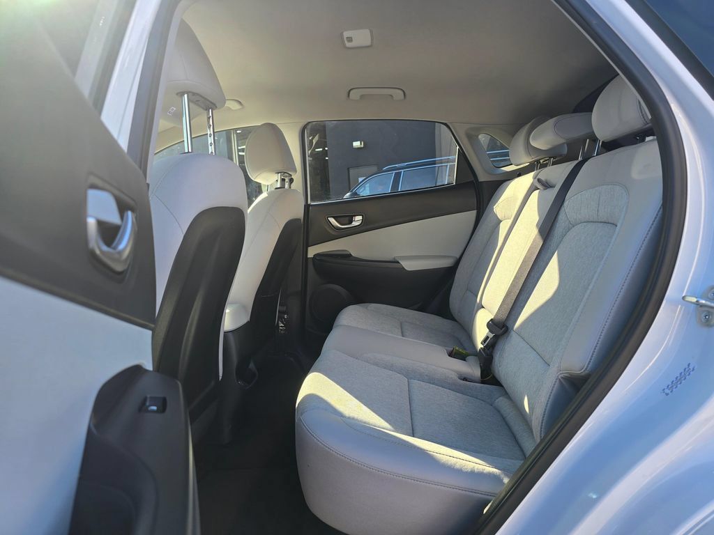 Used 2023 Hyundai Kona SE FWD image 14