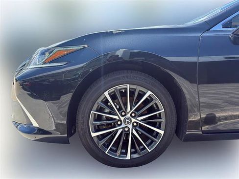 Used 2025 Lexus ES 350 w/ Premium Package FWD image 5