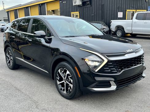 Used 2023 Kia Sportage EX image 3