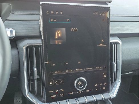 Used 2025 GMC Acadia Elevation image 16