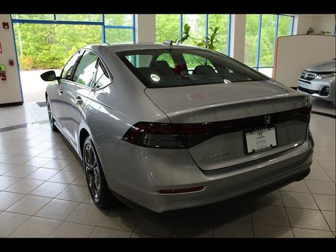 Certified 2023 Honda Accord EX image 7