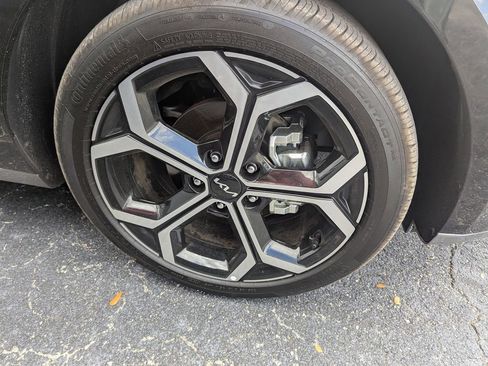 Used 2025 Kia Niro EX Touring image 9