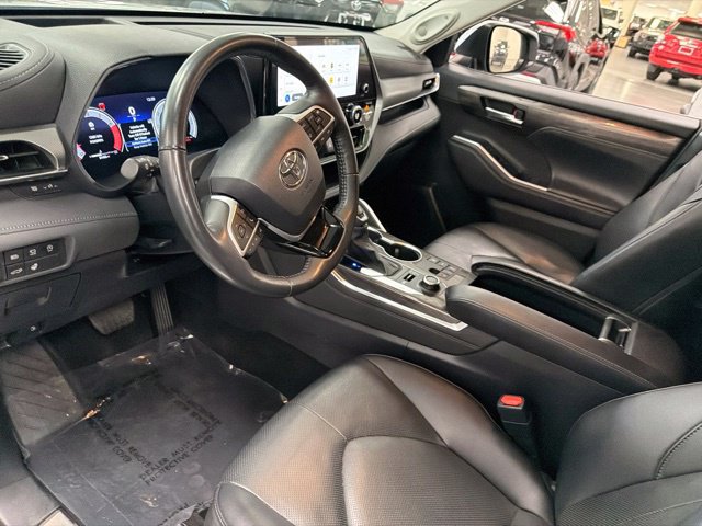 Used 2024 Toyota Highlander Platinum AWD/4WD image 19