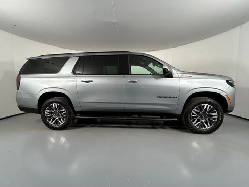 Used 2025 Chevrolet Suburban Z71 AWD/4WD image 8