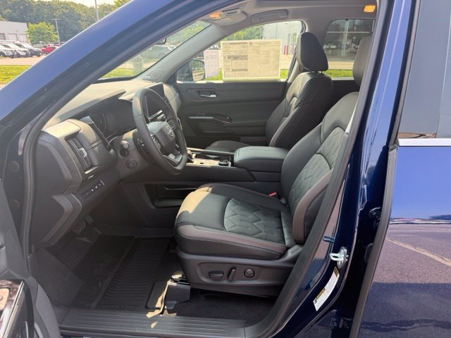 New 2026 Nissan Pathfinder Platinum AWD/4WD image 17