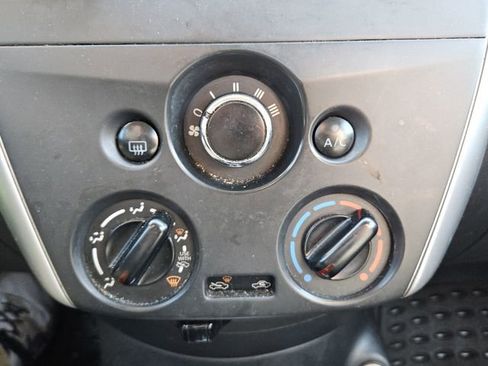 Used 2019 Nissan Versa SV image 10