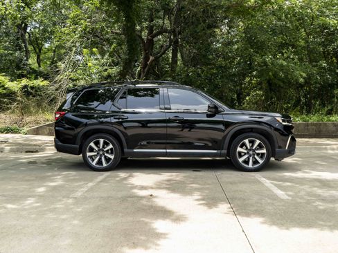 Used 2023 Honda Pilot Touring image 10