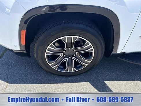 Used 2024 Jeep Wagoneer L Series II w/ Flexible Seating Group AWD/4WD image 11