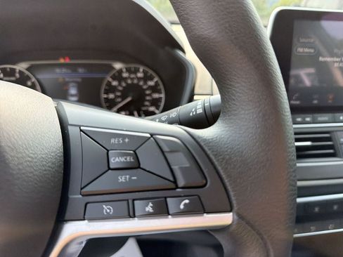 Used 2025 Nissan Altima 2.5 SV FWD image 21
