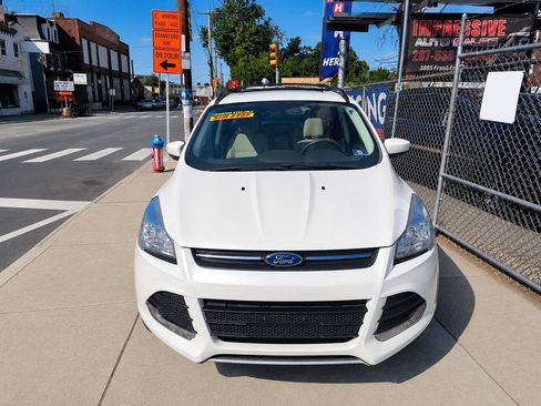 Used 2016 Ford Escape SE w/ Equipment Group 201A AWD/4WD image 4