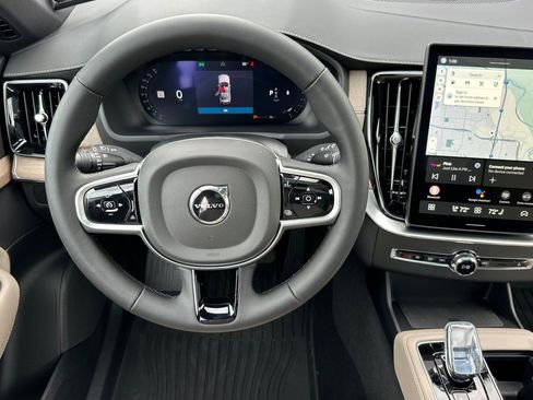 New 2026 Volvo XC90 B6 Plus w/ Protection Package Premier AWD/4WD image 13