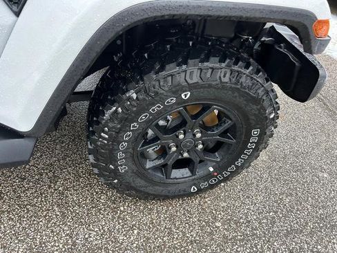 New 2025 Jeep Gladiator Sport image 33