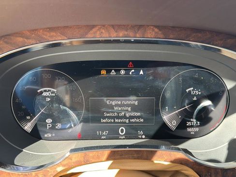 Used 2023 Bentley Bentayga Extended Wheelbase image 34