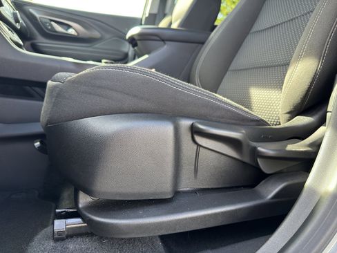 Used 2024 GMC Terrain SLE image 12