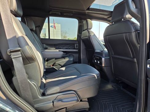 Used 2023 Ford Expedition Platinum RWD image 14