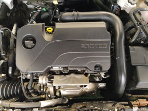 Used 2023 Chevrolet Malibu LT FWD image 30