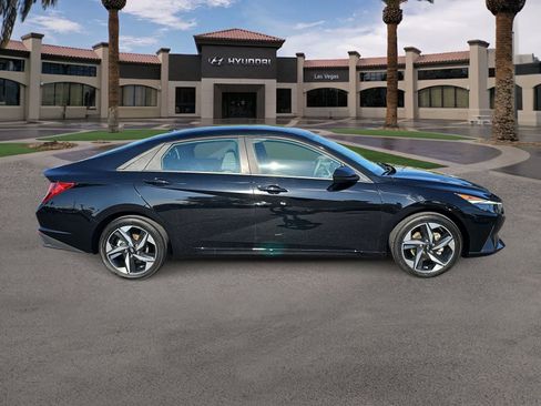 Used 2023 Hyundai Elantra SEL w/ Convenience Package FWD image 9