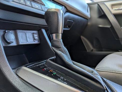 Used 2015 Toyota Corolla LE image 12