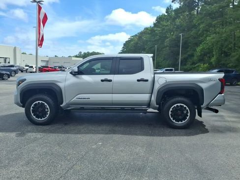 Used 2024 Toyota Tacoma TRD Off-Road w/ TRD Off Road Upgrade Package AWD/4WD image 3