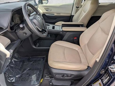 Certified 2023 Toyota Sienna Limited image 17