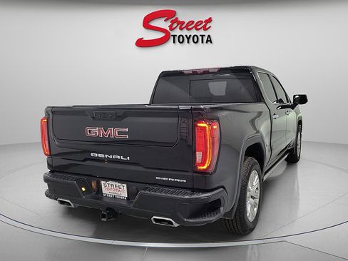 Used 2023 GMC Sierra 1500 Denali w/ Technology Package AWD/4WD image 4