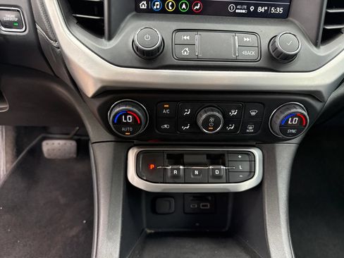 Used 2023 GMC Acadia SLT FWD image 24