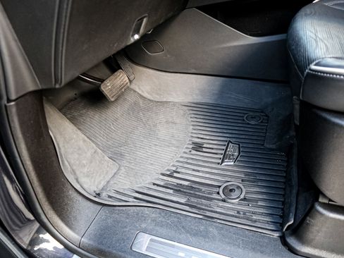 Used 2023 Cadillac Escalade ESV Sport w/ Touring Package image 16