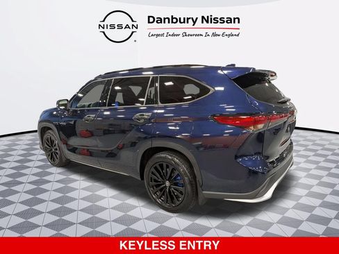 Used 2023 Toyota Highlander XSE AWD/4WD image 5
