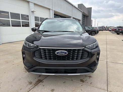 Used 2025 Ford Escape Platinum image 2