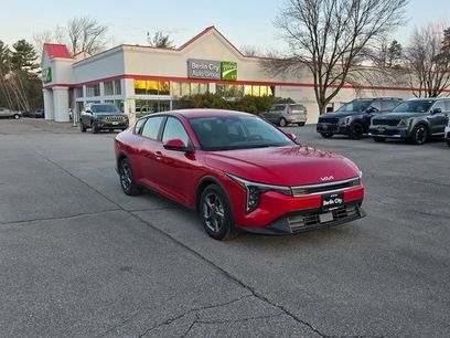New 2025 Kia K4 LXS