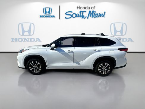 Used 2022 Toyota Highlander XLE image 4