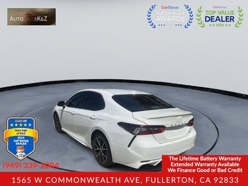 Used 2019 Toyota Camry SE w/ Convenience Package FWD image 4
