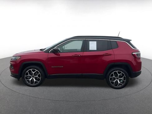 Used 2025 Jeep Compass Limited image 9