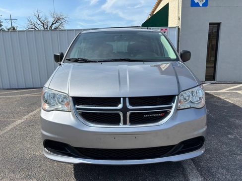 Used 2018 Dodge Grand Caravan SE w/ UConnect Hands-Free Group FWD image 10