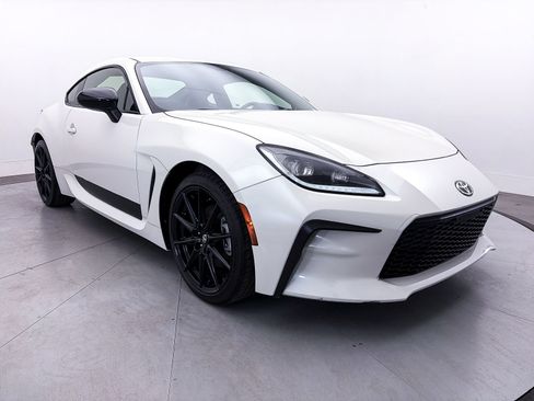 Used 2024 Toyota GR86 Premium RWD image 9
