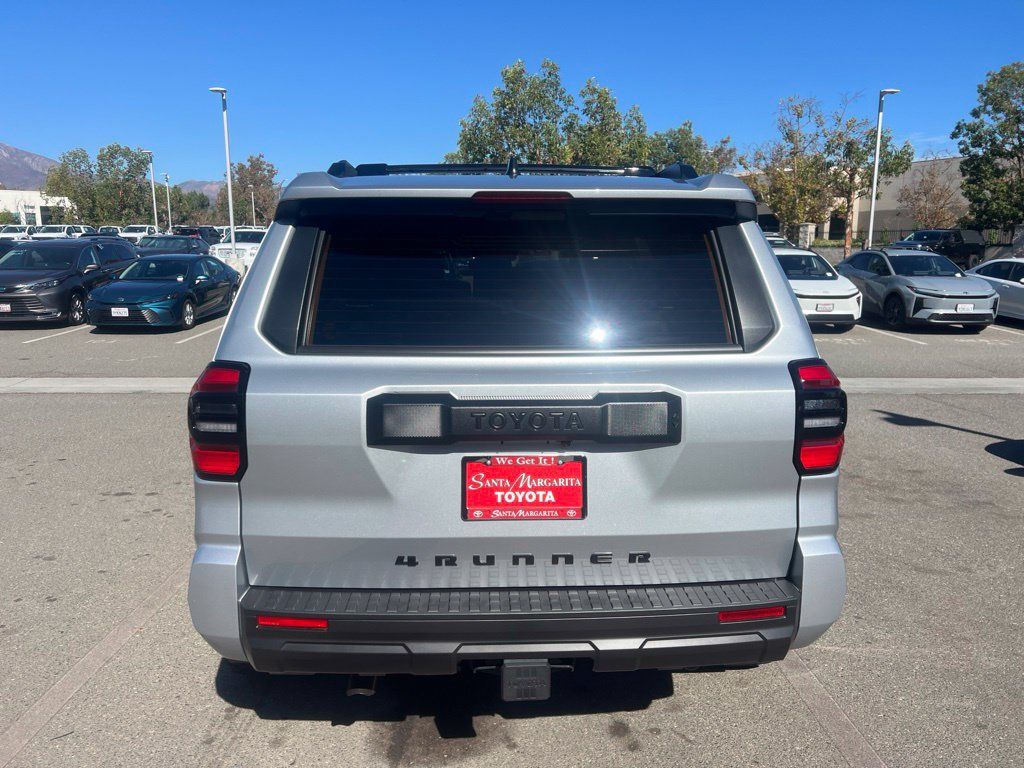 Certified 2025 Toyota 4Runner SR5 AWD/4WD image 3
