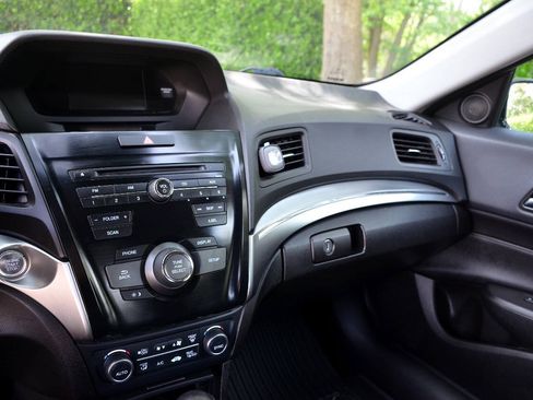 Used 2019 Acura ILX FWD image 16