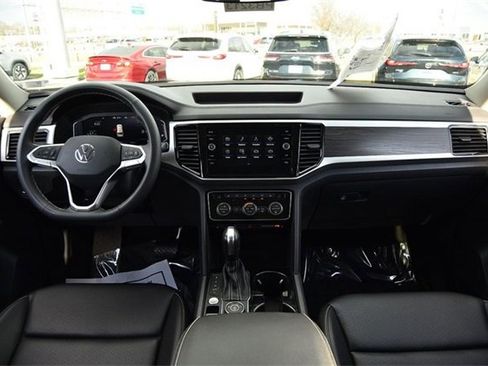 Certified 2022 Volkswagen Atlas SE image 7